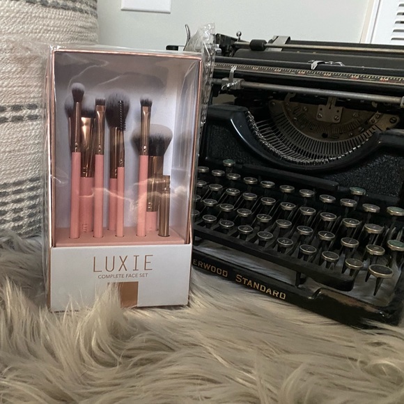 Luxie Other - NEW Luxie Complete face set